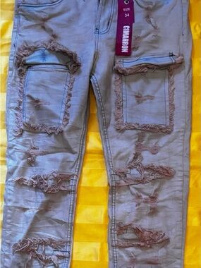 Men’s Distressed Light Gray Skinny Jeans with Patch Pockets